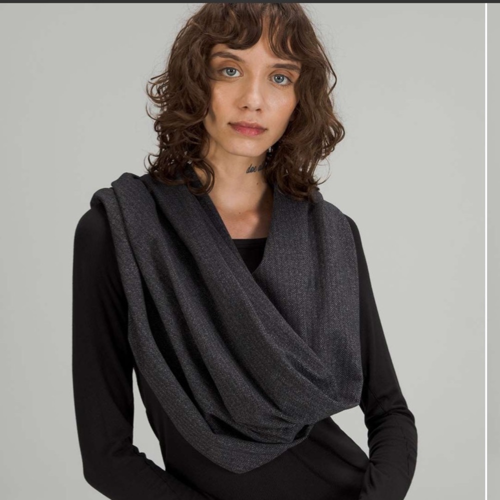 Lululemon Customizable Snap Scarf One Size